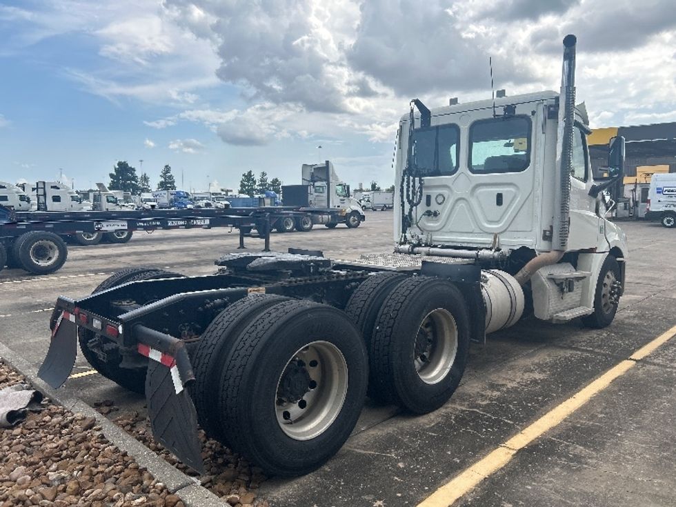 Day Cab Tractor-Heavy Duty Tractors-Freightliner-2019-T12664ST-Houston-TX-219,871\n\t\tmiles-$ 56,500 - Image 7
