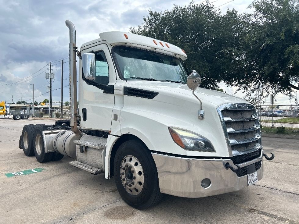 Day Cab Tractor-Heavy Duty Tractors-Freightliner-2019-T12664ST-Houston-TX-223,621\n\t\tmiles-$ 56,250 - Image 1