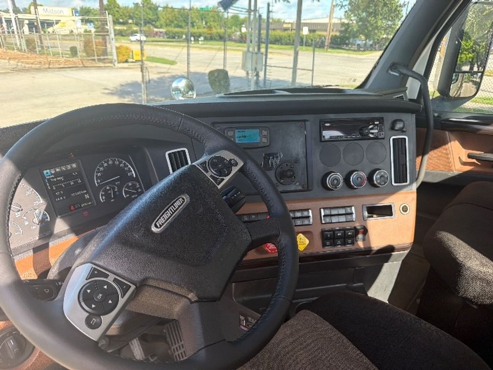 Day Cab Tractor-Heavy Duty Tractors-Freightliner-2019-T12664ST-Houston-TX-223,621\n\t\tmiles-$ 56,250 - Image 10
