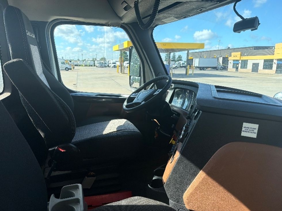 Day Cab Tractor-Heavy Duty Tractors-Freightliner-2019-T12664ST-Houston-TX-223,621\n\t\tmiles-$ 56,250 - Image 14