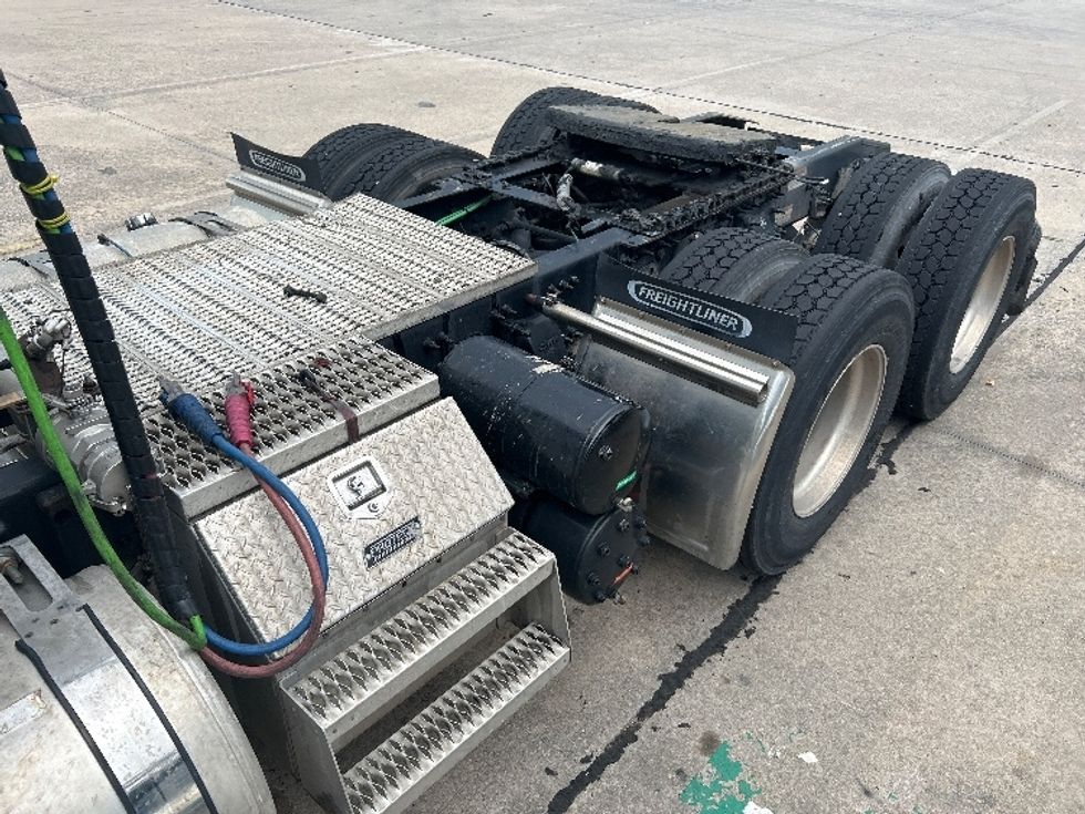 Day Cab Tractor-Heavy Duty Tractors-Freightliner-2019-T12664ST-Houston-TX-223,621\n\t\tmiles-$ 56,250 - Image 17