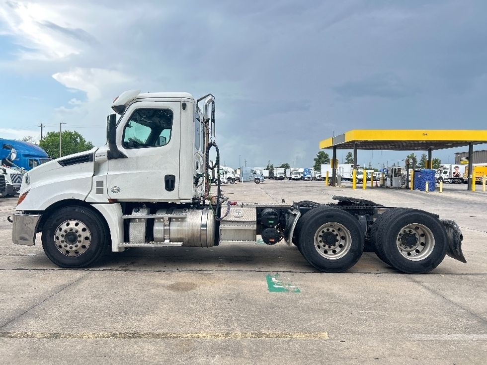 Day Cab Tractor-Heavy Duty Tractors-Freightliner-2019-T12664ST-Houston-TX-223,621\n\t\tmiles-$ 56,250 - Image 4