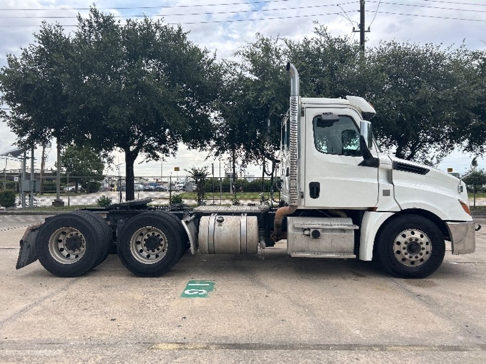 Day Cab Tractor-Heavy Duty Tractors-Freightliner-2019-T12664ST-Houston-TX-223,621\n\t\tmiles-$ 56,250 - Image 8