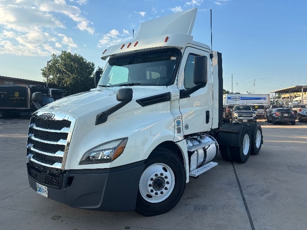 Day Cab Tractor-Heavy Duty Tractors-Freightliner-2019-T12664ST-Houston-TX-223,790\n\t\tmiles-$ 57,000 - Image 1