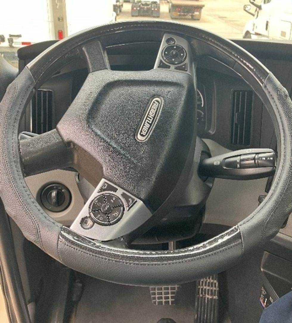 Day Cab Tractor-Heavy Duty Tractors-Freightliner-2019-T12664ST-Houston-TX-223,790\n\t\tmiles-$ 57,000 - Image 10