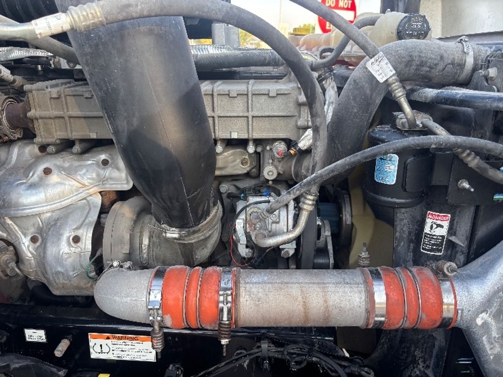 Day Cab Tractor-Heavy Duty Tractors-Freightliner-2019-T12664ST-Houston-TX-223,790\n\t\tmiles-$ 57,000 - Image 14