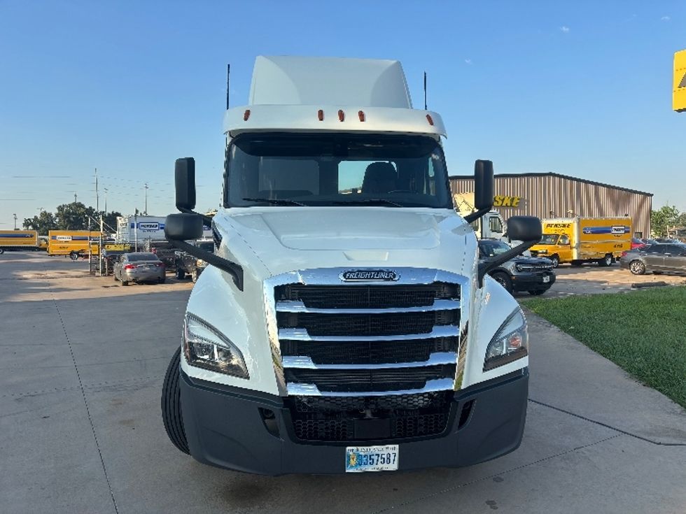 Day Cab Tractor-Heavy Duty Tractors-Freightliner-2019-T12664ST-Houston-TX-223,790\n\t\tmiles-$ 57,000 - Image 2