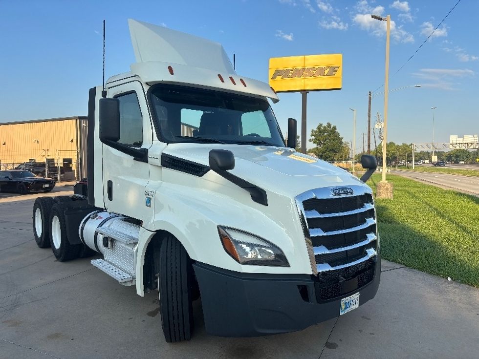 Day Cab Tractor-Heavy Duty Tractors-Freightliner-2019-T12664ST-Houston-TX-223,790\n\t\tmiles-$ 57,000 - Image 3