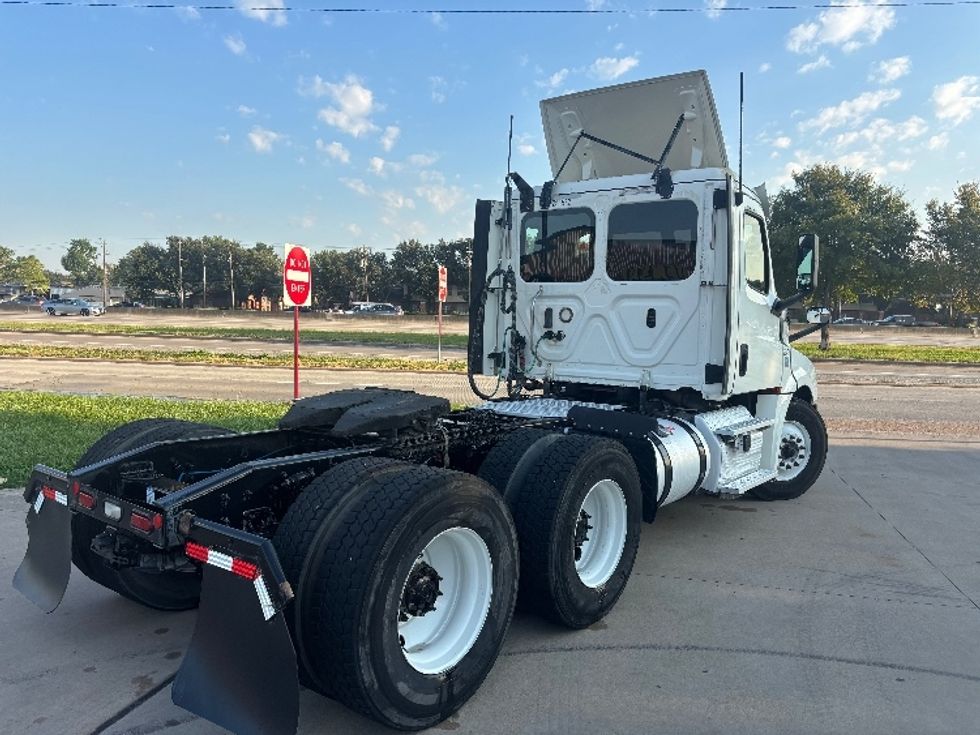 Day Cab Tractor-Heavy Duty Tractors-Freightliner-2019-T12664ST-Houston-TX-223,790\n\t\tmiles-$ 57,000 - Image 7