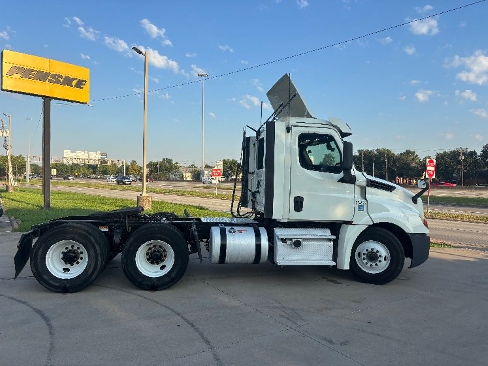 Day Cab Tractor-Heavy Duty Tractors-Freightliner-2019-T12664ST-Houston-TX-223,790\n\t\tmiles-$ 57,000 - Image 8