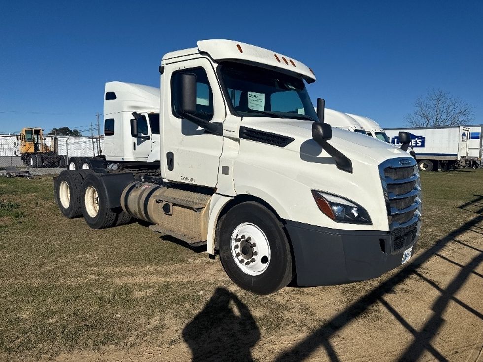 Day Cab Tractor-Heavy Duty Tractors-Freightliner-2019-T12664ST-Houston-TX-315,741\n\t\tmiles-$ 44,250 - Image 1