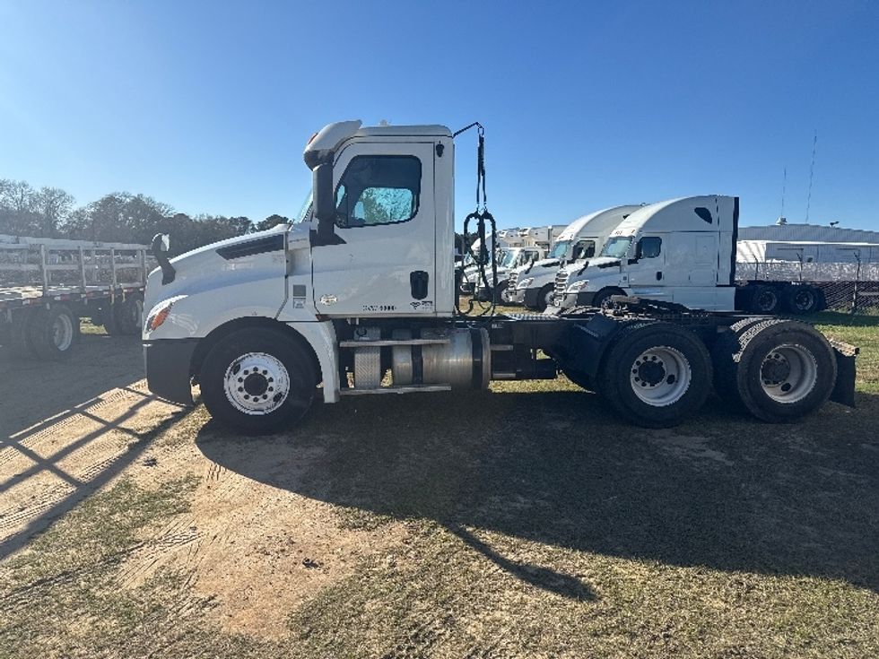 Day Cab Tractor-Heavy Duty Tractors-Freightliner-2019-T12664ST-Houston-TX-315,741\n\t\tmiles-$ 44,250 - Image 4
