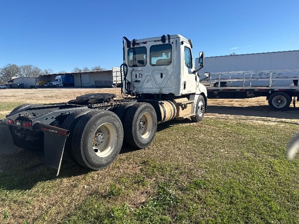 Day Cab Tractor-Heavy Duty Tractors-Freightliner-2019-T12664ST-Houston-TX-315,741\n\t\tmiles-$ 44,250 - Image 7