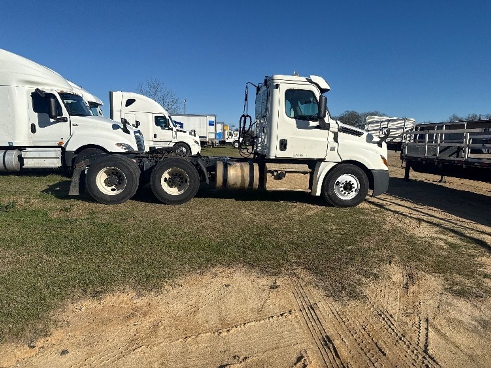 Day Cab Tractor-Heavy Duty Tractors-Freightliner-2019-T12664ST-Houston-TX-315,741\n\t\tmiles-$ 44,250 - Image 8