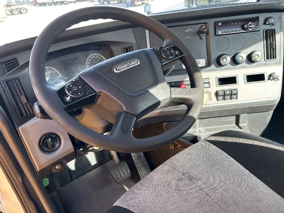 Day Cab Tractor-Heavy Duty Tractors-Freightliner-2019-T12664ST-Houston-TX-503,836\n\t\tmiles-$ 40,250 - Image 10