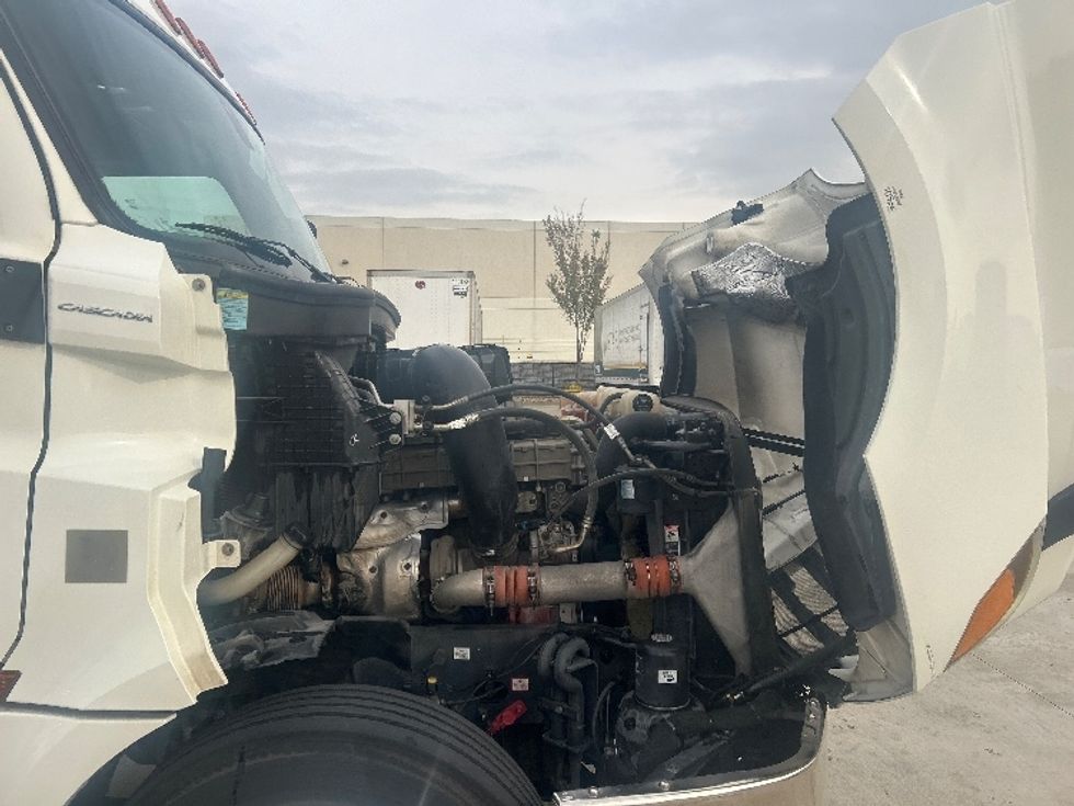 Day Cab Tractor-Heavy Duty Tractors-Freightliner-2019-T12664ST-Houston-TX-503,836\n\t\tmiles-$ 40,250 - Image 15