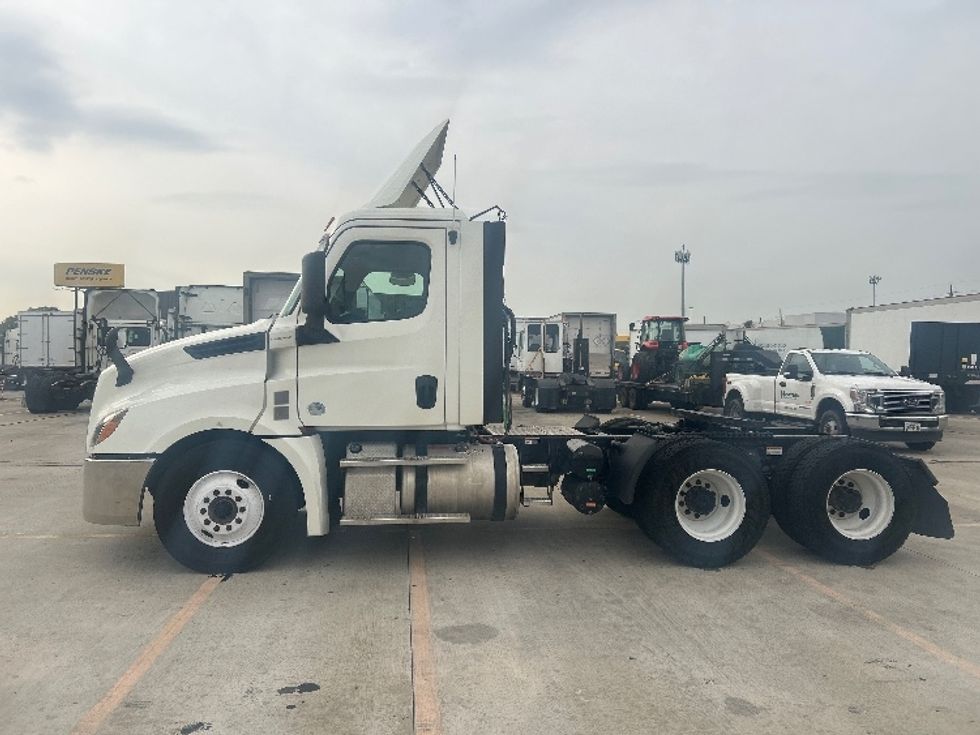 Day Cab Tractor-Heavy Duty Tractors-Freightliner-2019-T12664ST-Houston-TX-503,836\n\t\tmiles-$ 40,250 - Image 4