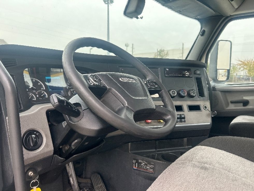 Day Cab Tractor-Heavy Duty Tractors-Freightliner-2019-T12664ST-Houston-TX-509,896\n\t\tmiles-$ 39,250 - Image 10