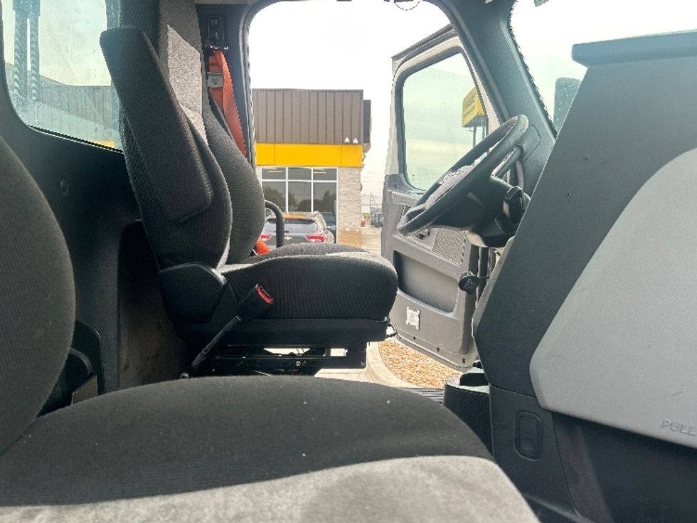 Day Cab Tractor-Heavy Duty Tractors-Freightliner-2019-T12664ST-Houston-TX-509,896\n\t\tmiles-$ 39,250 - Image 14