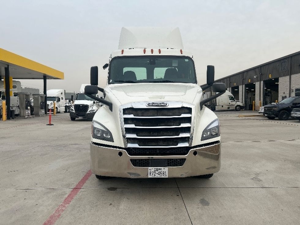 Day Cab Tractor-Heavy Duty Tractors-Freightliner-2019-T12664ST-Houston-TX-509,896\n\t\tmiles-$ 39,250 - Image 2