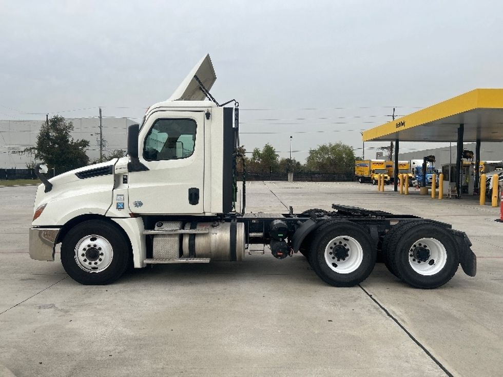 Day Cab Tractor-Heavy Duty Tractors-Freightliner-2019-T12664ST-Houston-TX-509,896\n\t\tmiles-$ 39,250 - Image 4