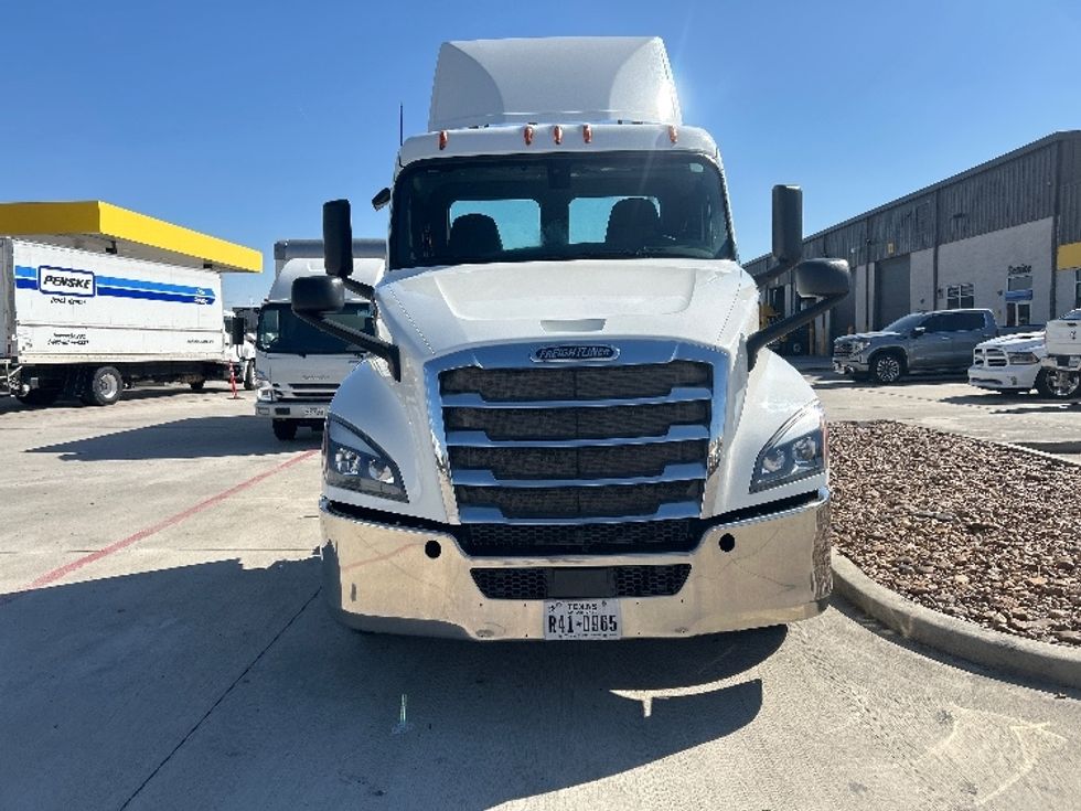 Day Cab Tractor-Heavy Duty Tractors-Freightliner-2019-T12664ST-Houston-TX-565,321\n\t\tmiles-$ 37,250 - Image 2