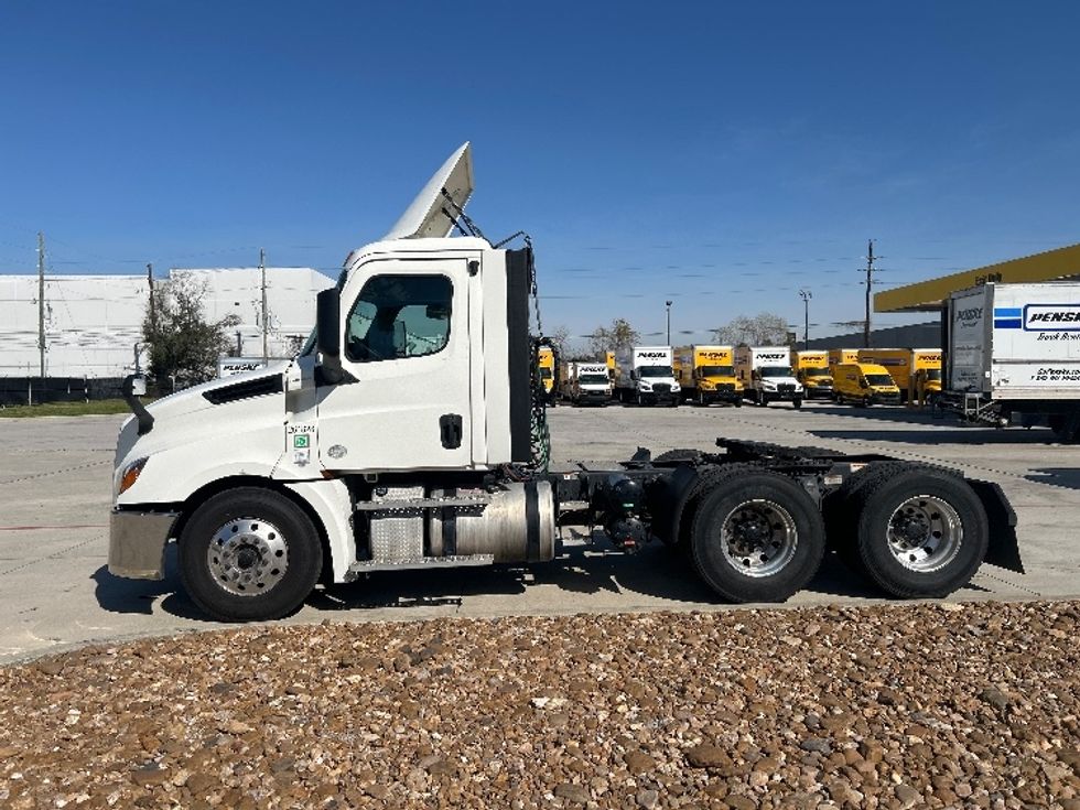 Day Cab Tractor-Heavy Duty Tractors-Freightliner-2019-T12664ST-Houston-TX-565,321\n\t\tmiles-$ 37,250 - Image 4