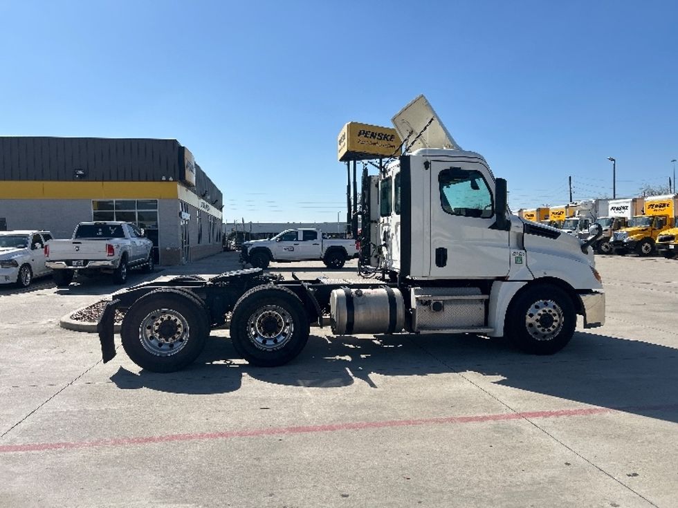 Day Cab Tractor-Heavy Duty Tractors-Freightliner-2019-T12664ST-Houston-TX-565,321\n\t\tmiles-$ 37,250 - Image 8