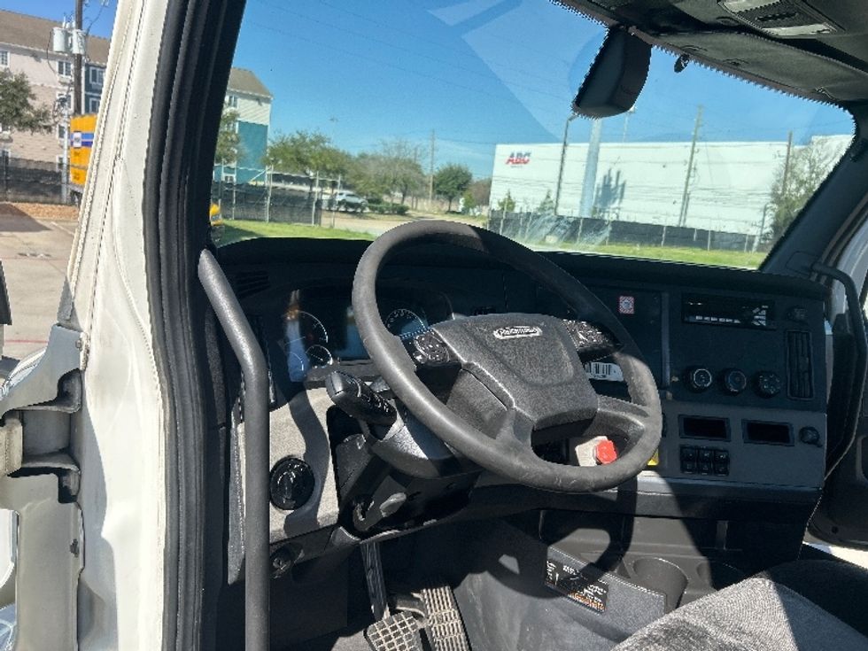 Day Cab Tractor-Heavy Duty Tractors-Freightliner-2019-T12664ST-Houston-TX-565,321\n\t\tmiles-$ 37,250 - Image 9