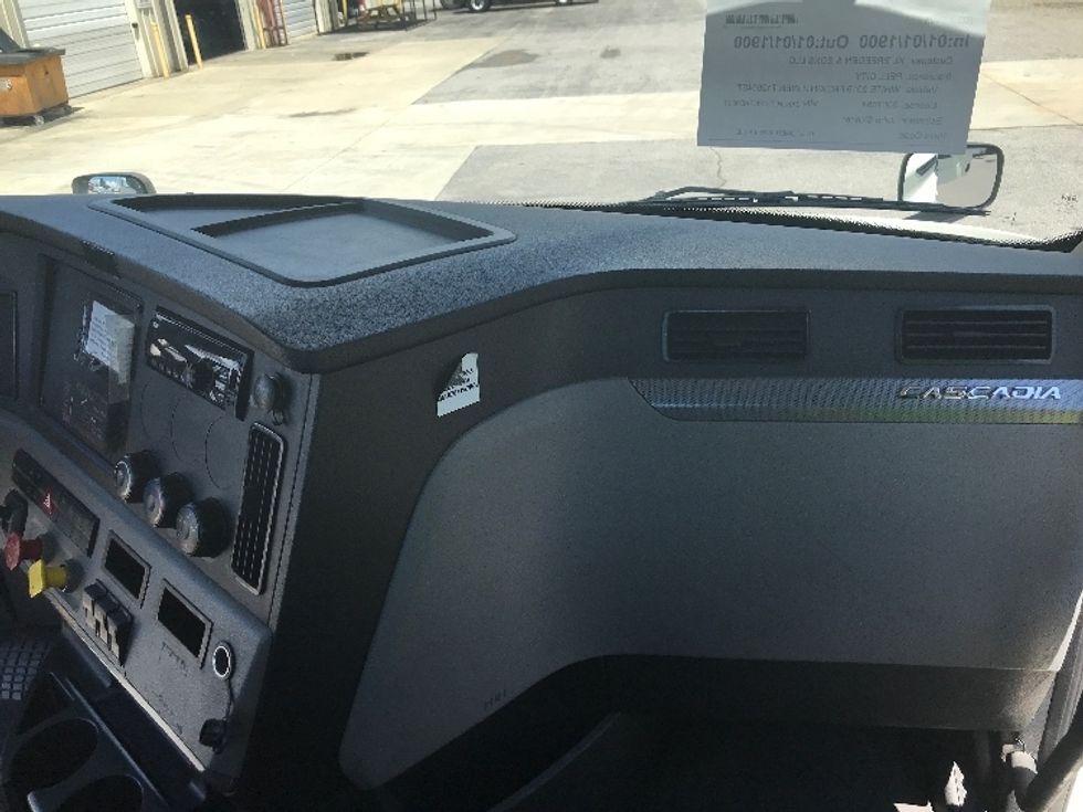 Day Cab Tractor-Heavy Duty Tractors-Freightliner-2019-T12664ST-Hueytown-AL-506,835\n\t\tmiles-$ 41,500 - Image 13