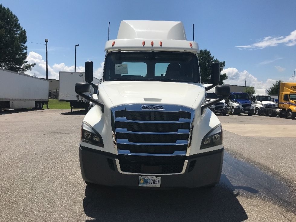 Day Cab Tractor-Heavy Duty Tractors-Freightliner-2019-T12664ST-Hueytown-AL-506,835\n\t\tmiles-$ 41,500 - Image 2