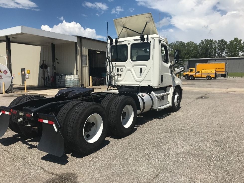 Day Cab Tractor-Heavy Duty Tractors-Freightliner-2019-T12664ST-Hueytown-AL-506,835\n\t\tmiles-$ 41,500 - Image 7