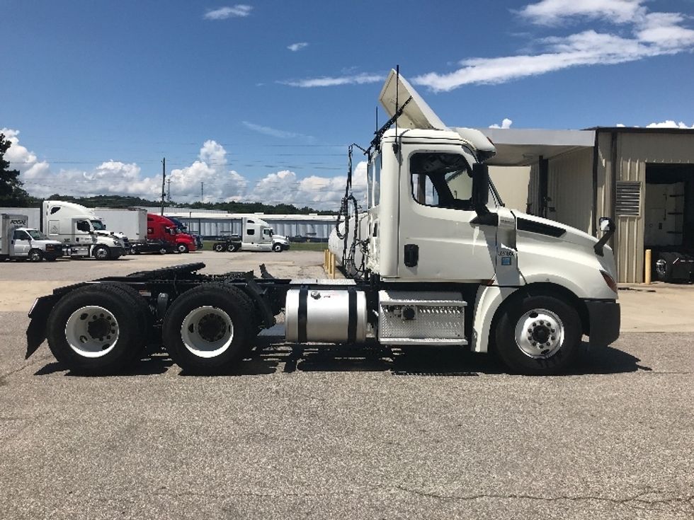 Day Cab Tractor-Heavy Duty Tractors-Freightliner-2019-T12664ST-Hueytown-AL-506,835\n\t\tmiles-$ 41,500 - Image 8