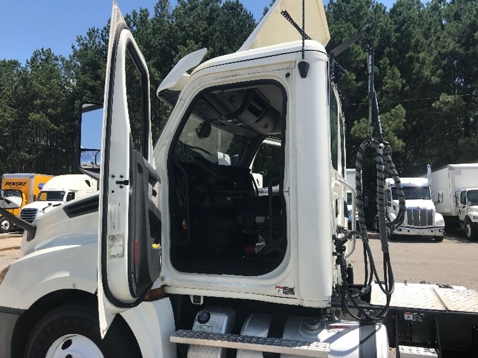 Day Cab Tractor-Heavy Duty Tractors-Freightliner-2019-T12664ST-Hueytown-AL-506,835\n\t\tmiles-$ 41,500 - Image 9