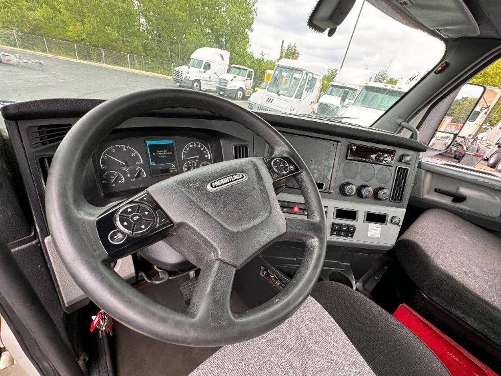 Day Cab Tractor-Heavy Duty Tractors-Freightliner-2019-T12664ST-Huntington-WV-315,466\n\t\tmiles-$ 61,500 - Image 11