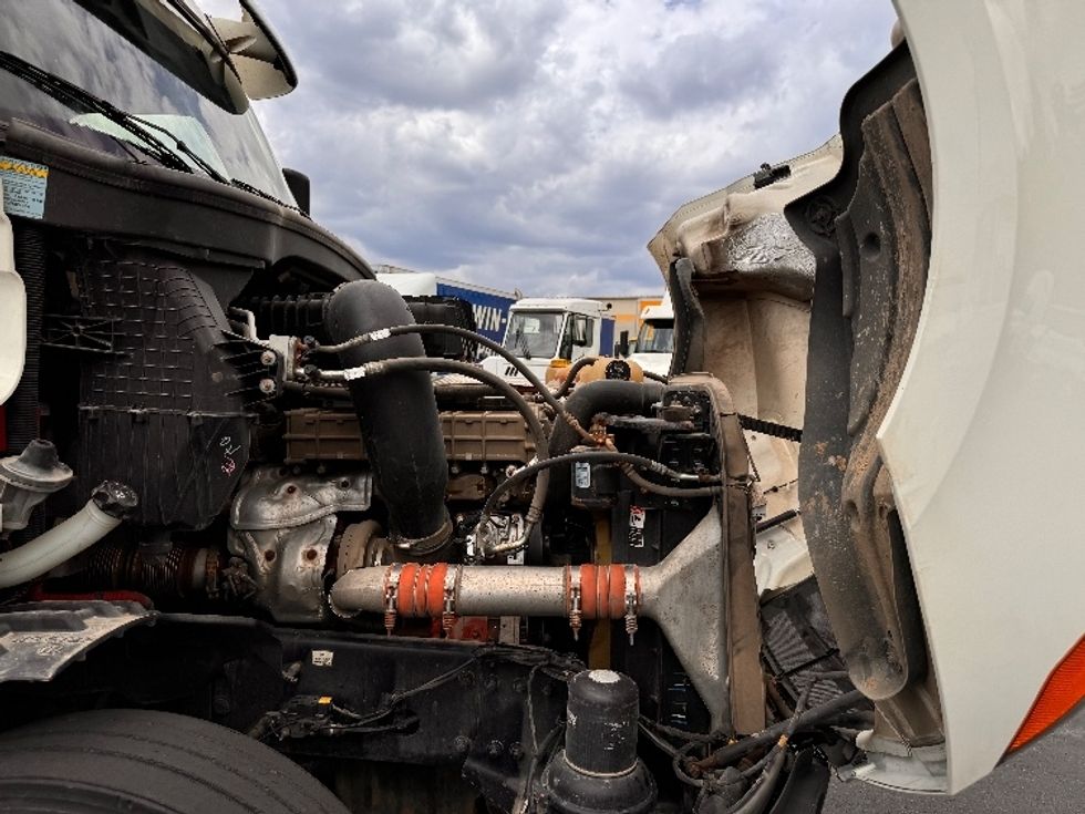 Day Cab Tractor-Heavy Duty Tractors-Freightliner-2019-T12664ST-Huntington-WV-315,466\n\t\tmiles-$ 61,500 - Image 15