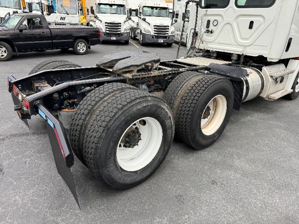 Day Cab Tractor-Heavy Duty Tractors-Freightliner-2019-T12664ST-Huntington-WV-315,466\n\t\tmiles-$ 61,500 - Image 17
