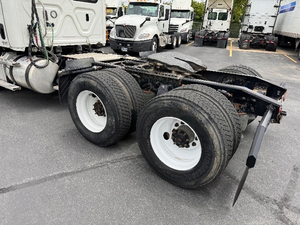Day Cab Tractor-Heavy Duty Tractors-Freightliner-2019-T12664ST-Huntington-WV-315,466\n\t\tmiles-$ 61,500 - Image 18