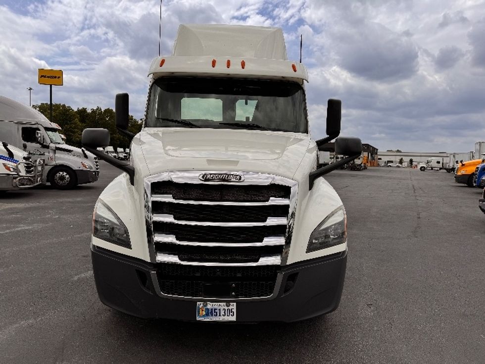 Day Cab Tractor-Heavy Duty Tractors-Freightliner-2019-T12664ST-Huntington-WV-315,466\n\t\tmiles-$ 61,500 - Image 2