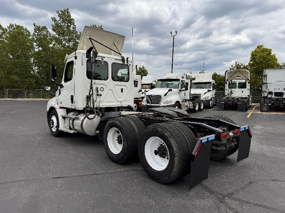 Day Cab Tractor-Heavy Duty Tractors-Freightliner-2019-T12664ST-Huntington-WV-315,466\n\t\tmiles-$ 61,500 - Image 5