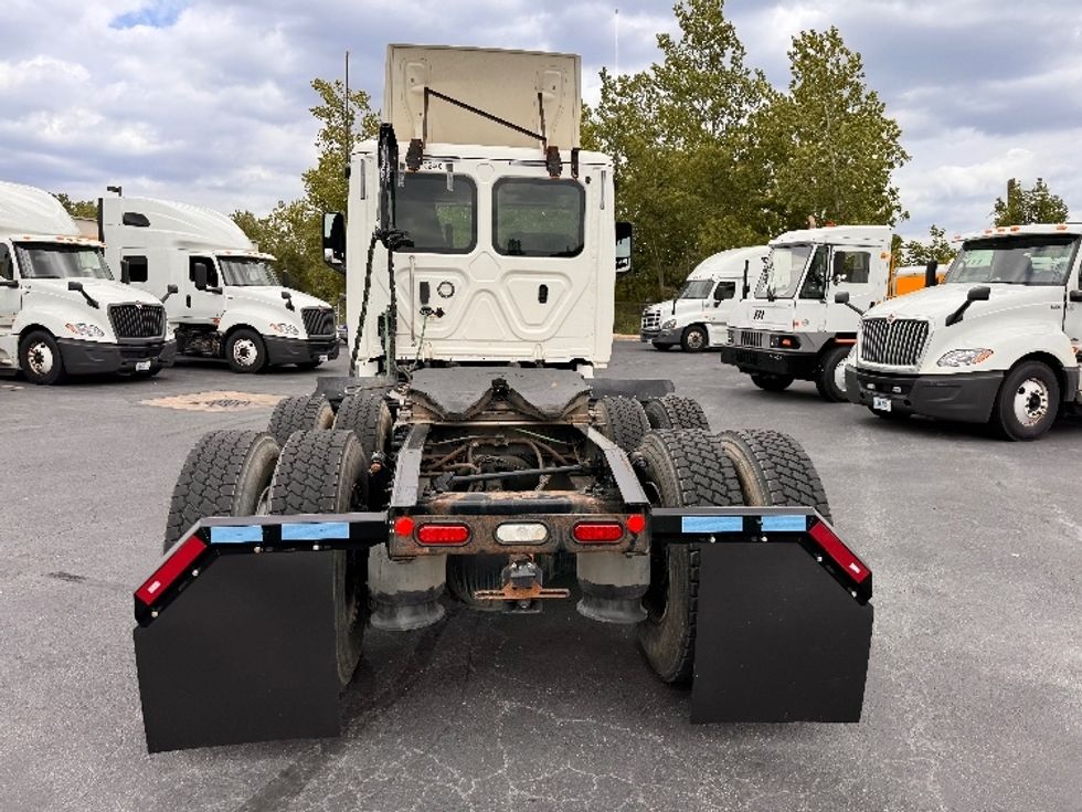 Day Cab Tractor-Heavy Duty Tractors-Freightliner-2019-T12664ST-Huntington-WV-315,466\n\t\tmiles-$ 61,500 - Image 6