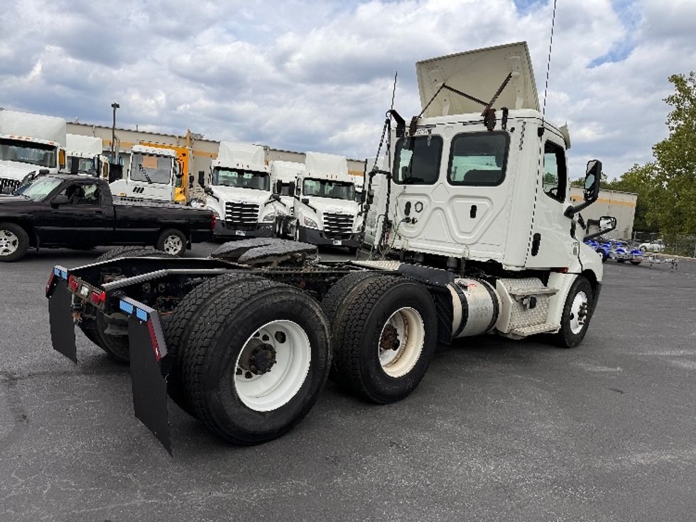 Day Cab Tractor-Heavy Duty Tractors-Freightliner-2019-T12664ST-Huntington-WV-315,466\n\t\tmiles-$ 61,500 - Image 7
