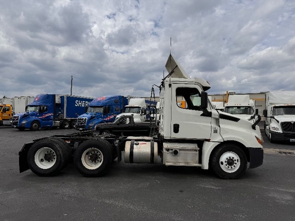 Day Cab Tractor-Heavy Duty Tractors-Freightliner-2019-T12664ST-Huntington-WV-315,466\n\t\tmiles-$ 61,500 - Image 8