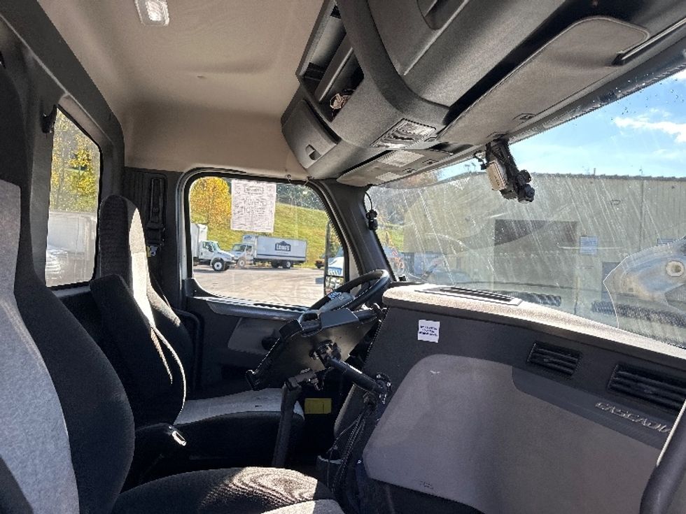 Day Cab Tractor-Heavy Duty Tractors-Freightliner-2019-T12664ST-Huntington-WV-360,504\n\t\tmiles-$ 53,250 - Image 14