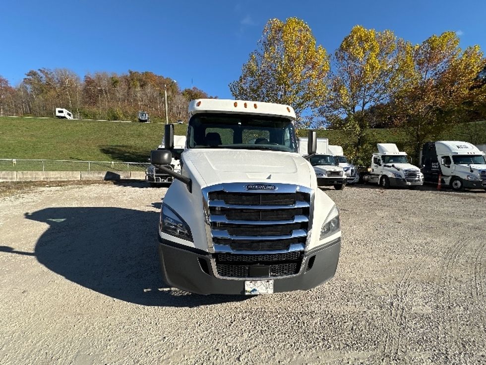 Day Cab Tractor-Heavy Duty Tractors-Freightliner-2019-T12664ST-Huntington-WV-360,504\n\t\tmiles-$ 53,250 - Image 2