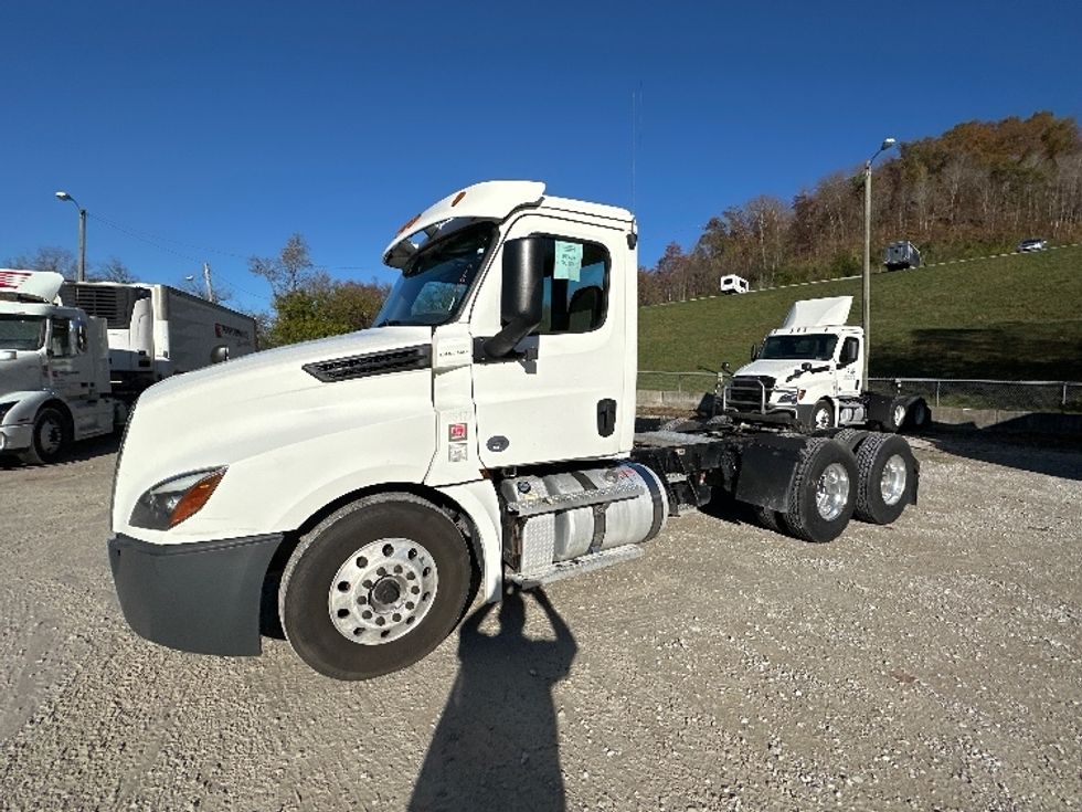 Day Cab Tractor-Heavy Duty Tractors-Freightliner-2019-T12664ST-Huntington-WV-360,504\n\t\tmiles-$ 53,250 - Image 3