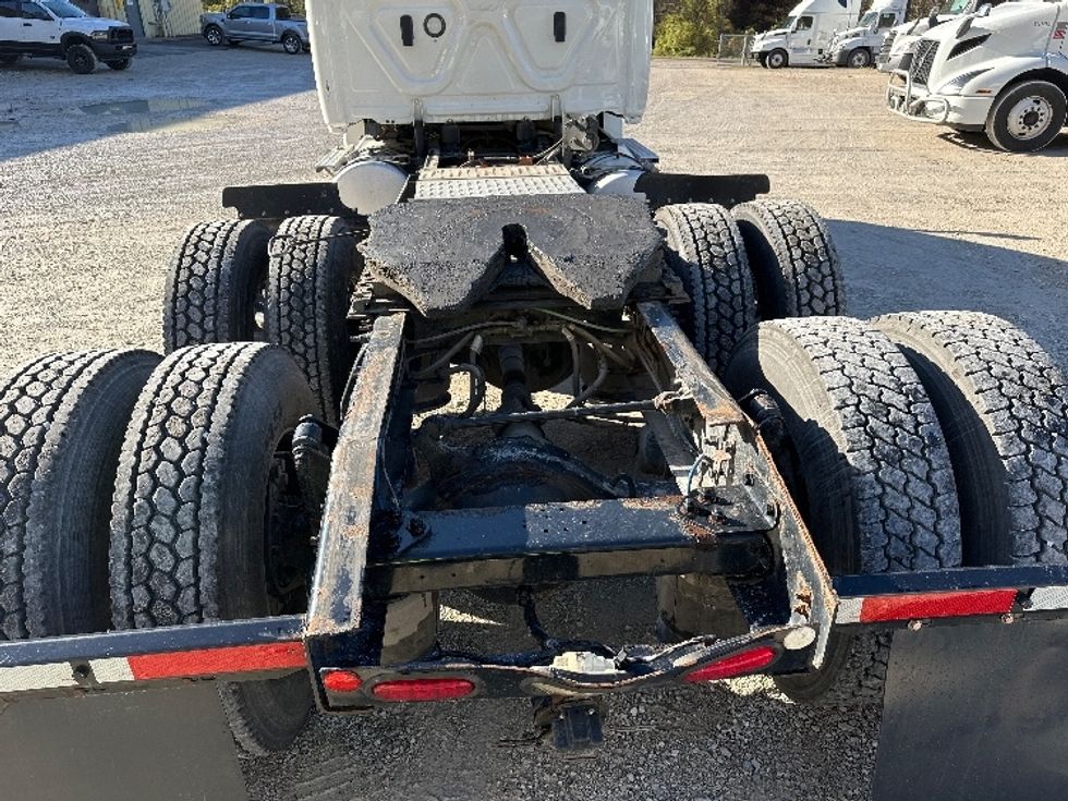 Day Cab Tractor-Heavy Duty Tractors-Freightliner-2019-T12664ST-Huntington-WV-360,504\n\t\tmiles-$ 53,250 - Image 6