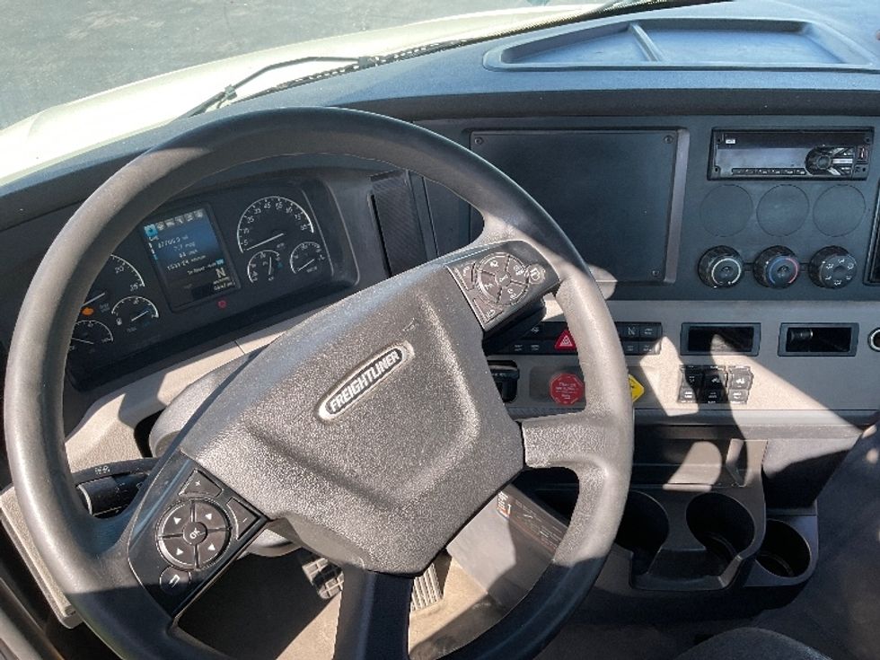 Day Cab Tractor-Heavy Duty Tractors-Freightliner-2019-T12664ST-Indianapolis-IN-467,221\n\t\tmiles-$ 50,750 - Image 11