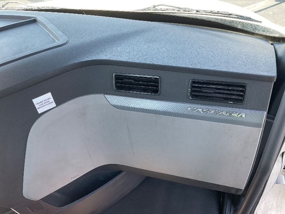 Day Cab Tractor-Heavy Duty Tractors-Freightliner-2019-T12664ST-Indianapolis-IN-467,221\n\t\tmiles-$ 50,750 - Image 13