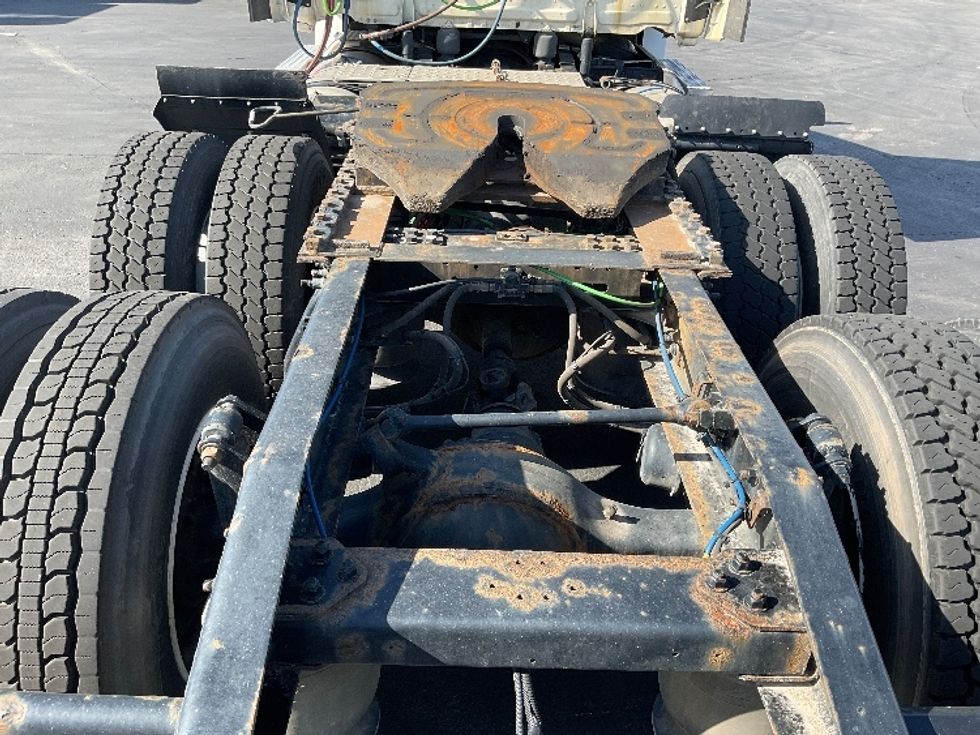 Day Cab Tractor-Heavy Duty Tractors-Freightliner-2019-T12664ST-Indianapolis-IN-467,221\n\t\tmiles-$ 50,750 - Image 6